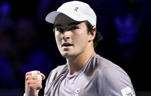 Fonseca derrota Shapovalov e estreia com vitória no Masters de Paris