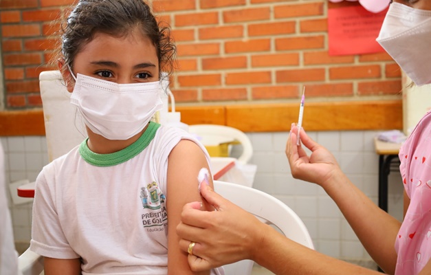 Força-tarefa busca atualizar caderneta de vacinas de crianças em Goiânia