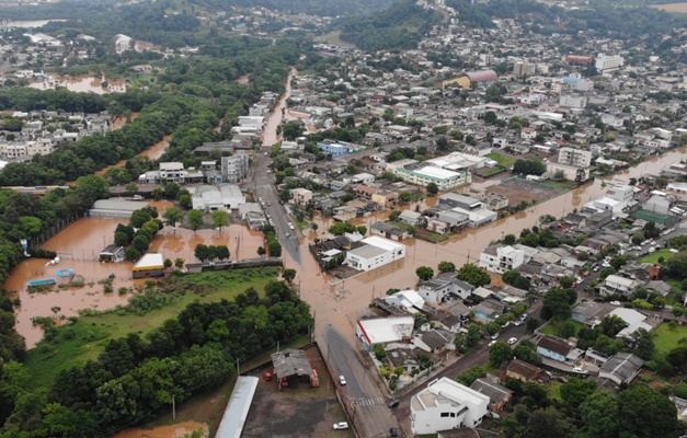 Fortes chuvas no Paraná provocam uma morte e afetam cerca de 2 mil pessoas