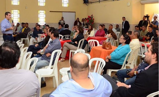 Francisco Junior faz reunião com lideranças evangélicas em Goiânia