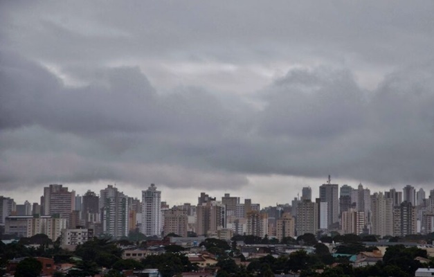 Frente fria deixa temperaturas mais baixas em Goiânia nesta segunda (26)