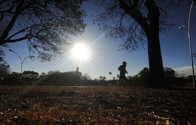 Frente fria pode aliviar onda de calor em Goiás no fim de semana