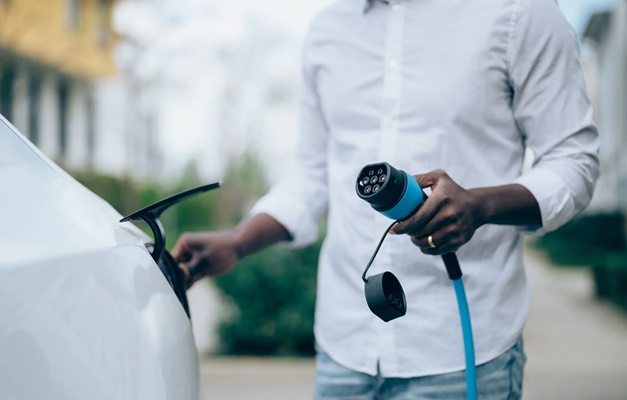 Frota do Governo de Goiás será substituída por carros híbridos ou elétricos