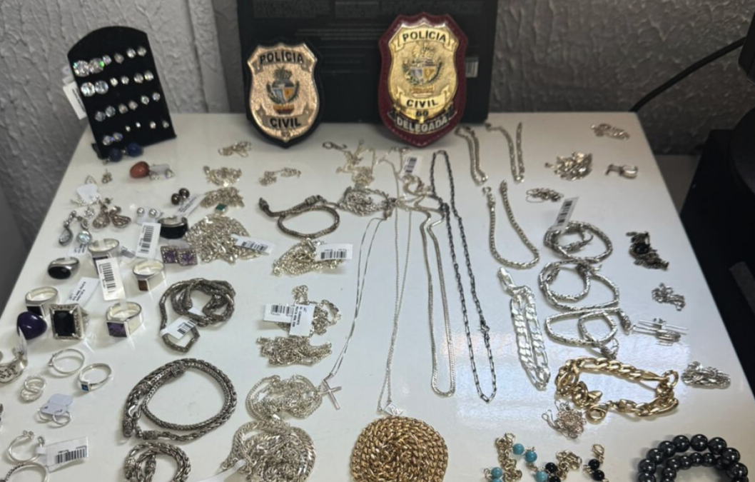 Funcionário é preso suspeito de furtar joias de loja em Goiânia 