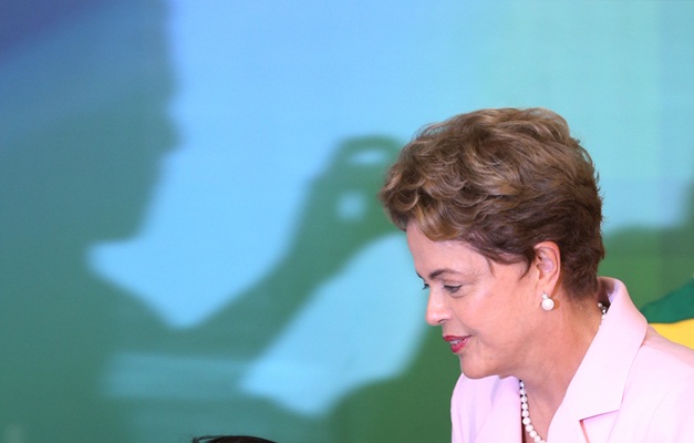 Fundador do PT protocola pedido de impeachment de Dilma 