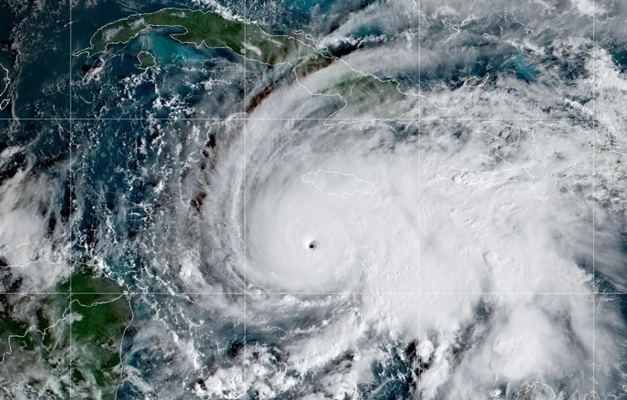 Furacão Melissa atinge categoria máxima à medida que se aproxima da Jamaica Furacão Melissa atinge categoria máxima à medida que se aproxima da Jamaica