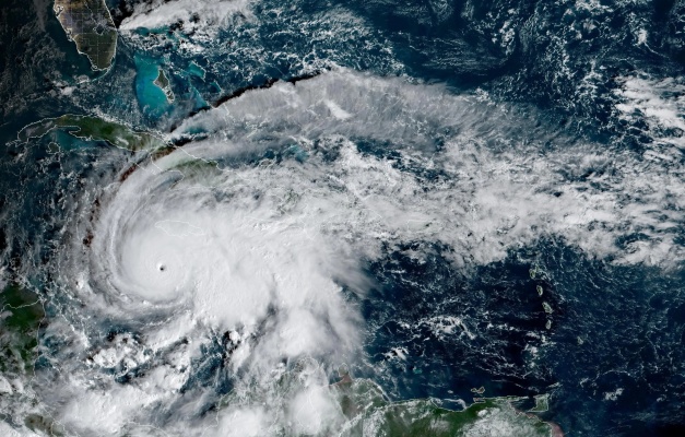 Furacão Melissa toca o solo na Jamaica com ventos de quase 300 km/h