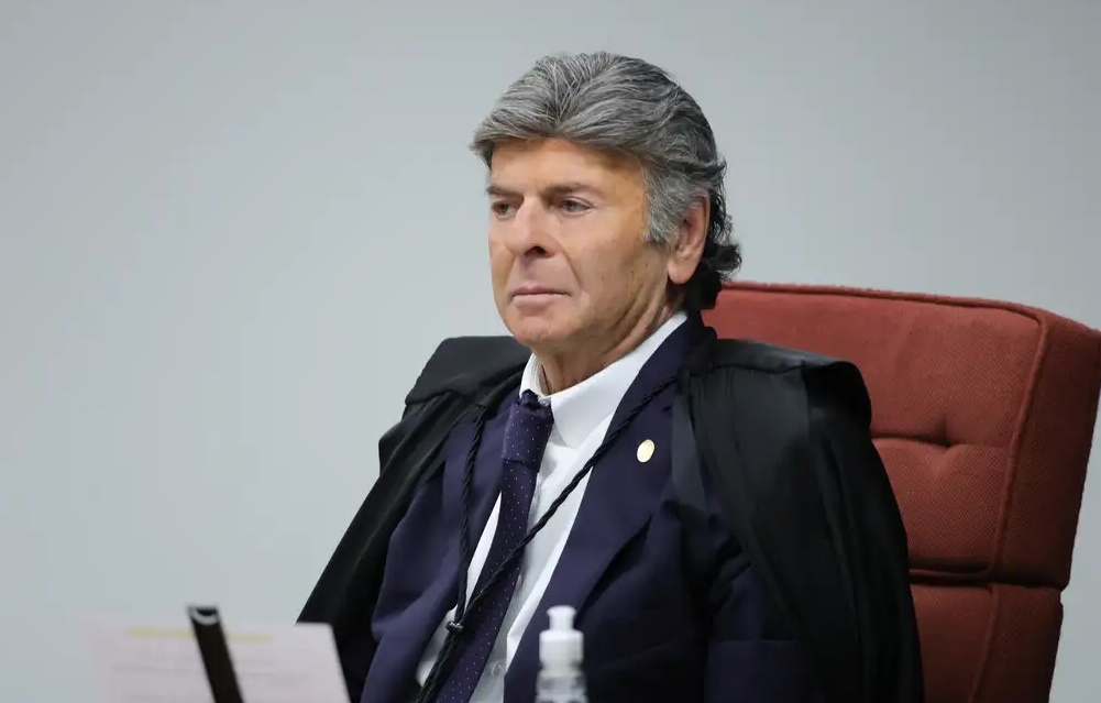Fux vota para aplicar a Mauro Cid benefícios propostos pela PGR