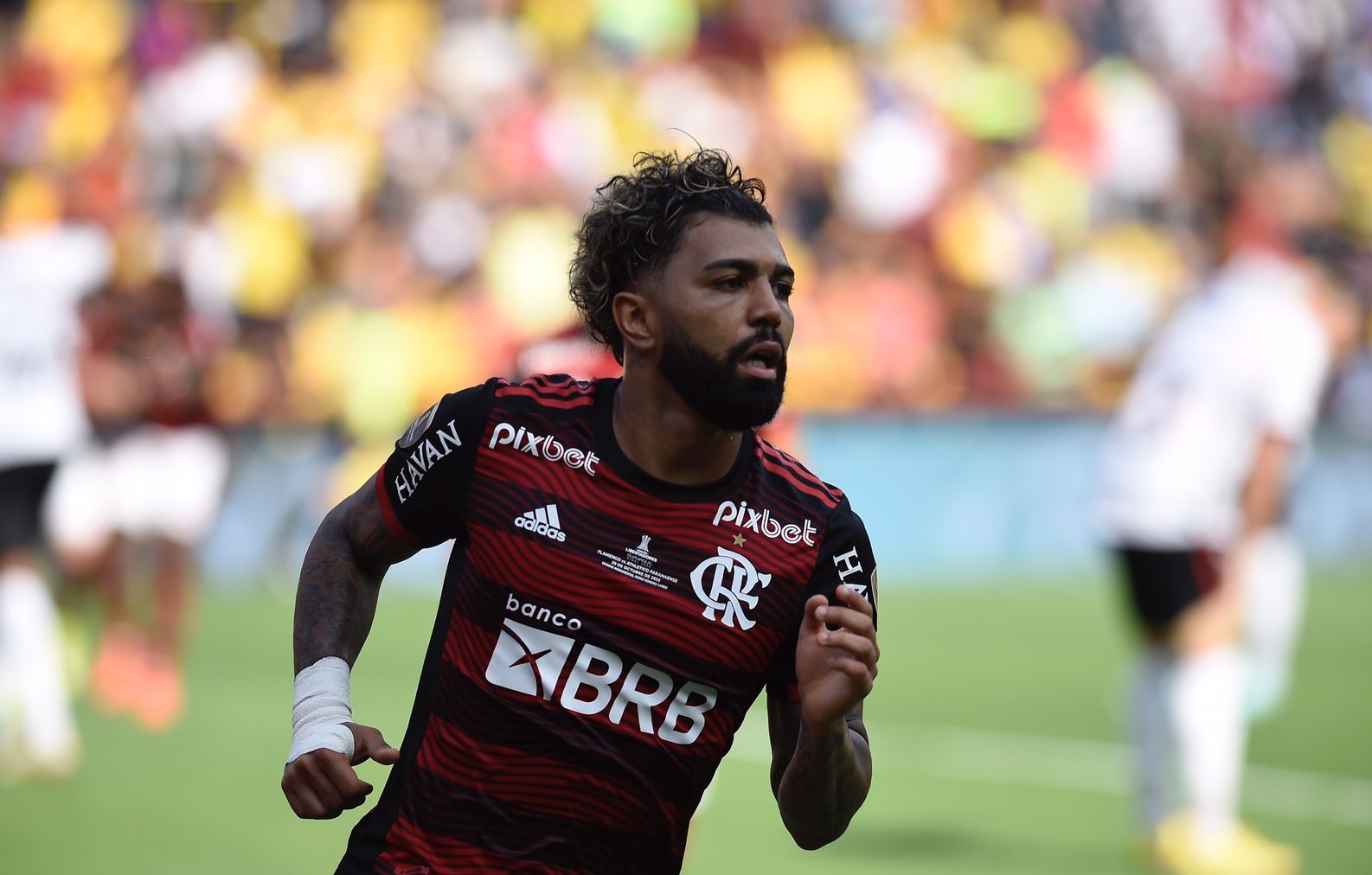 Gabigol decide contra o Athletico-PR e garante tri da Libertadores ao Flamengo