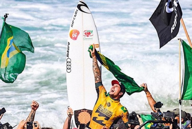 Gabriel Medina fatura o bicampeonato mundial de surfe em Pipeline