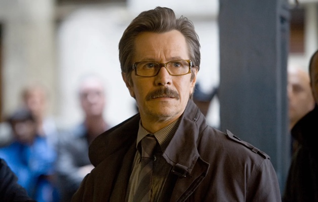 Gary Oldman recebe título de cavaleiro do Rei Charles III