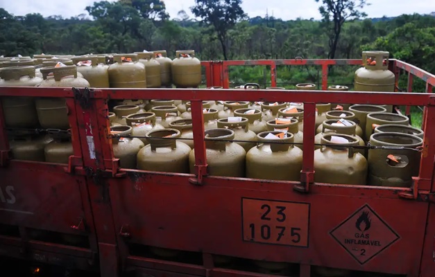 Gás gratuito para 1 milhão de famílias tem início nesta segunda-feira (24)