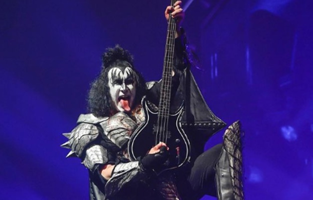 Gene Simmons tranquiliza fãs após passar mal em show do Kiss em Manaus: 'nada sério'