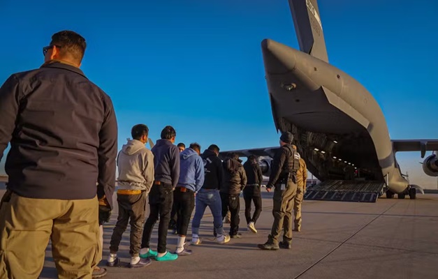 Gestão Trump deporta 538 imigrantes e acaba com programas que concediam status legal