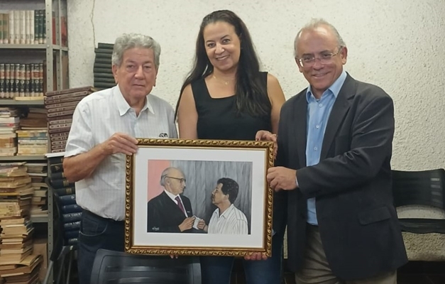 Gilberto Mendonça Teles e Coelho Vaz participam de reunião no Icebe