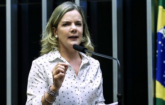Gleisi Hoffmann é cotada para assumir ministério de Lula