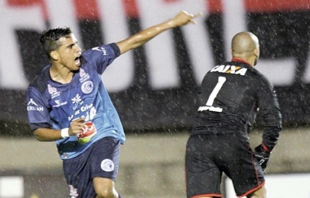 Goianésia rifa camisa que Wendell Lira usou ao fazer gol do Prêmio Puskás 