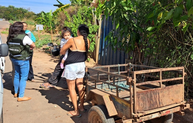 Goiânia atende famílias em área de risco no Real Conquista