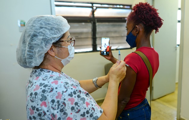Goiânia continua neste sábado vacinação contra covid-19 em nove locais