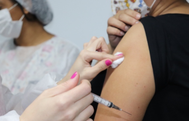 Goiânia mantém vacinação e testagem no feriado de Corpus Christi