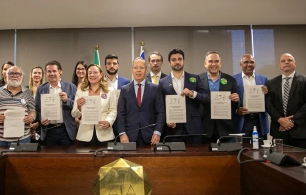 Goiânia: prefeitáveis assinam carta de compromisso com a primeira infância 