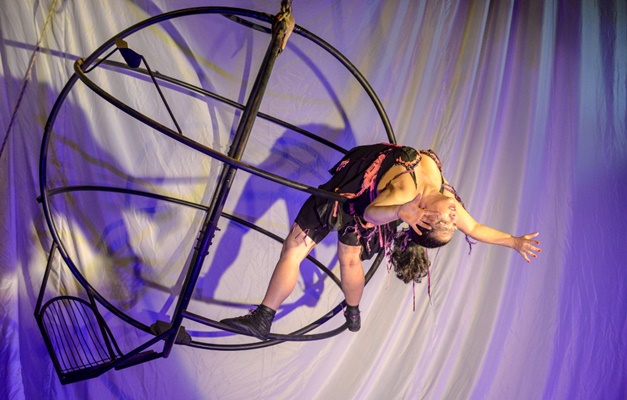 Goiânia recebe espetáculo de circo e teatro criado para pessoas surdas