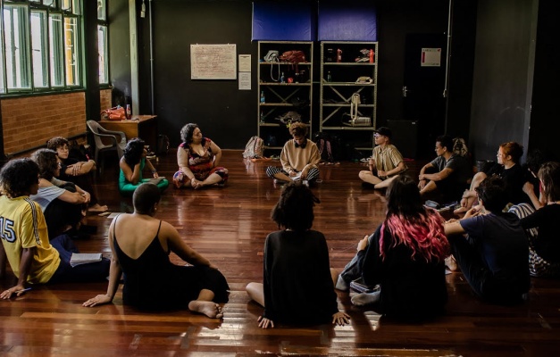 Goiânia recebe lançamento da "Coletânea de Dramaturgas Goianas"