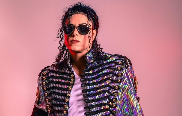 Goiânia recebe Rodrigo Teaser com tributo a Michael Jackson
