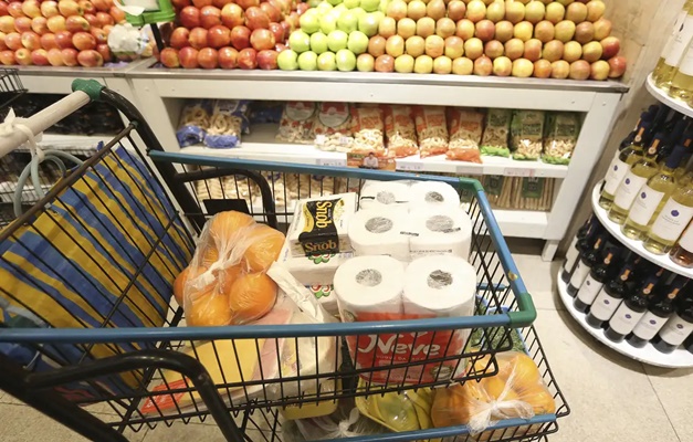 Goiânia registra 3ª maior queda no custo da cesta básica, aponta Dieese