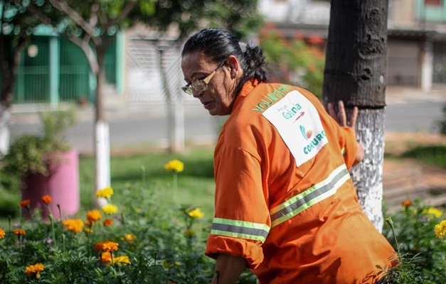 Goianiense faz trabalho voluntário cuidando de praça: "Faço por amor"