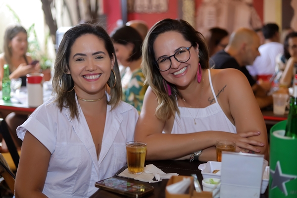 Goianienses aproveitam tarde com samba no Centro da capital; veja fotos