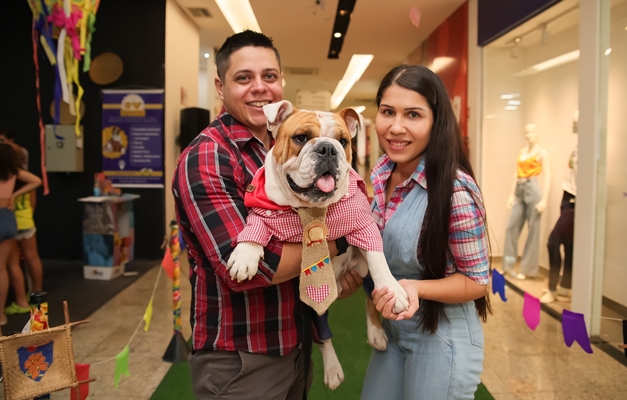 Goianienses curtem Arraiá Pet com animais de estimação; veja fotos  