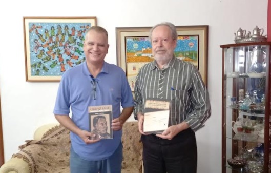 Goiano escreve livro sobre a família Resende/Rezende