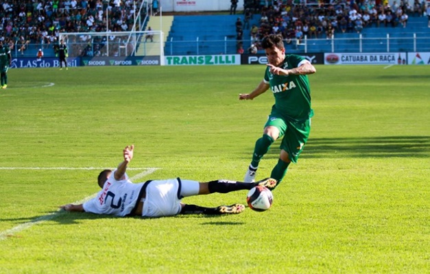 Goiás abre vantagem, mas Aparecidense alcança empate na estreia do Goianão 