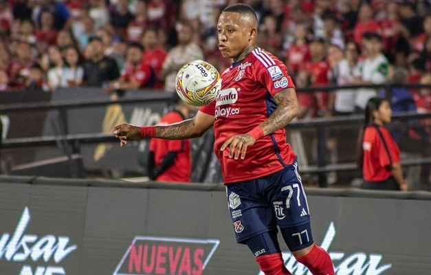 Goiás anuncia a contratação do atacante colombiano Jhon Vásquez