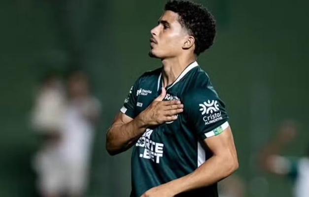 Goiás bate o Avaí na Serrinha com gols de Lucas Lovat e Pedrinho