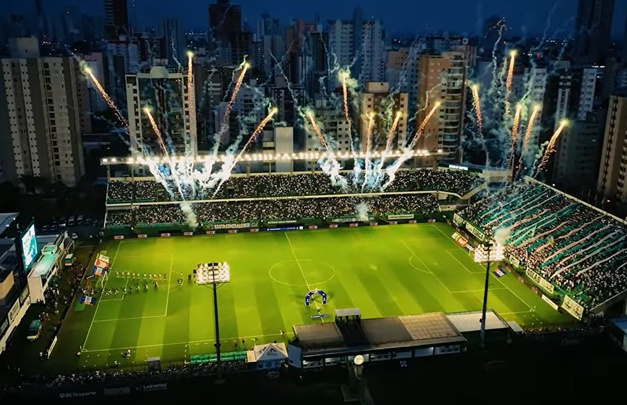Goiás celebra os 30 anos do Estádio Hailé Pinheiro com homenagens em Goiânia
