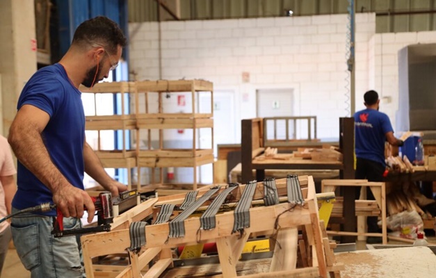 Goiás cria 6,3 mil empregos formais em março