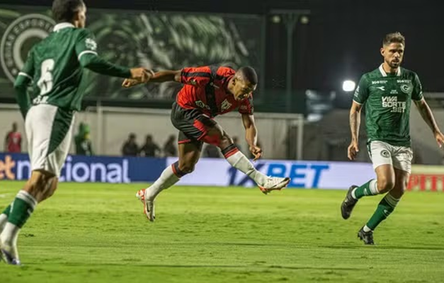 Goiás e Atlético-GO empatam sem gols em clássico na Serrinha 