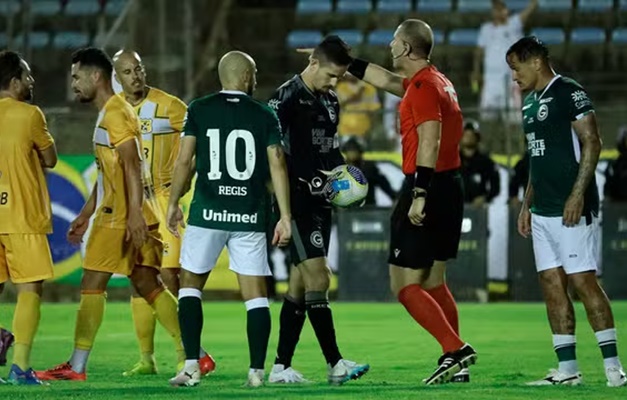 Goiás e Brasiliense empatam pelas semifinais da Copa Verde