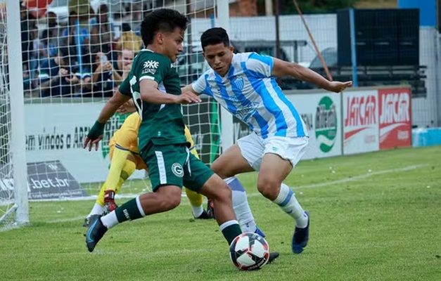 Goiás e Crac ficam no 0 a 0 e voltam a se enfrentar na quarta-feira (5)