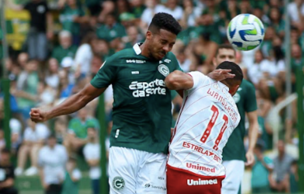 Goiás e Internacional empatam em 0 a 0 em jogo com três expulsões