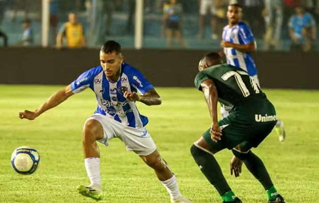 Goiás e Paysandu ficam no 1 a 1 em jogo no estádio da Curuzu em Belém