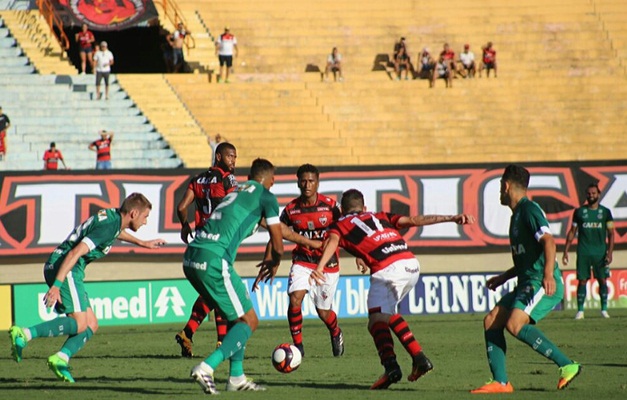Goiás empata sem gols com Atlético-GO e se garante na final do Goianão 