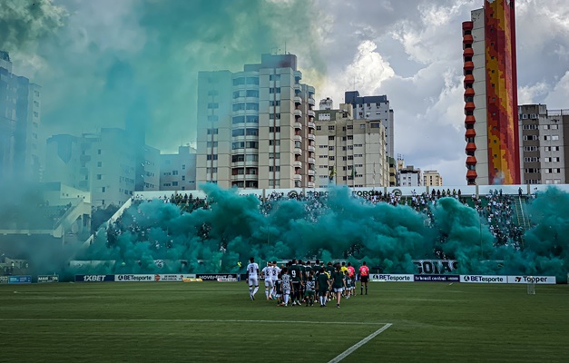 Goiás Esporte Clube repudia discussão envolvendo policial armado na Serrinha