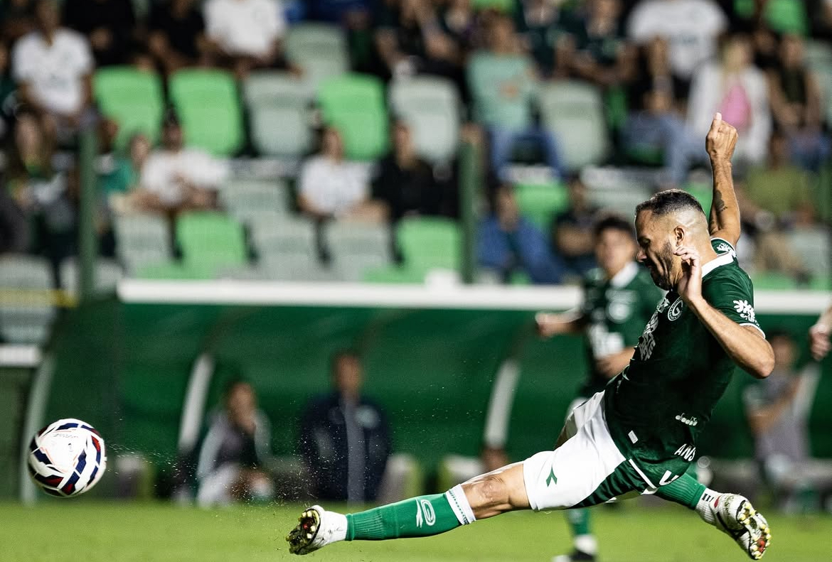 Goiás marca no final e empata com o Remo em casa