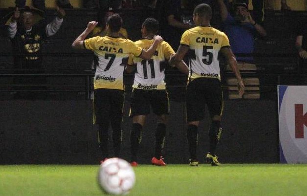 Goiás perde do Criciúma por 1 a 0 no  Campeonato Brasileiro