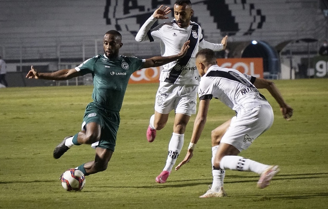Goiás perde para Ponte Preta por 2 a 1 em jogo pela Série B