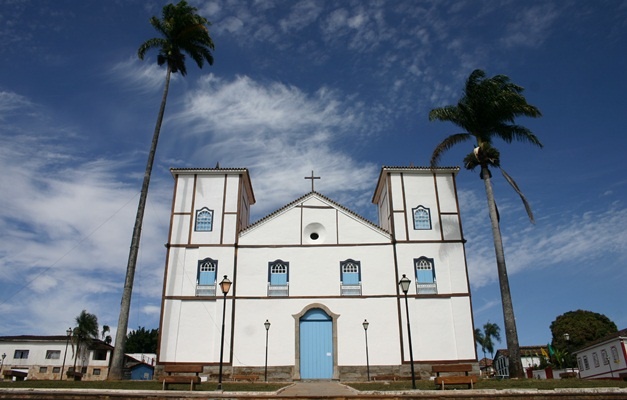 Goiás possui mais igrejas do que escolas e hospitais juntos, aponta IBGE