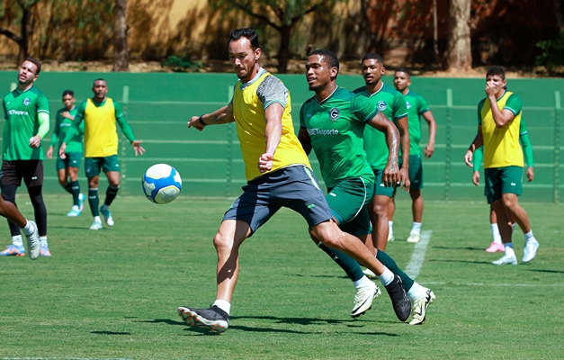 Goiás recebe o Paysandu em Goiânia e pode saltar na tabela da Série B